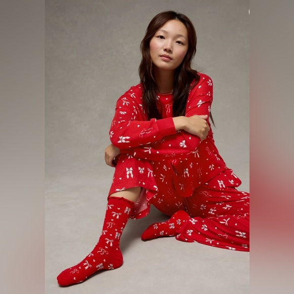 AE OS Ruby Kiss Red White Bows Ruffle Crew Christmas Holiday Socks - Picture 3 of 4